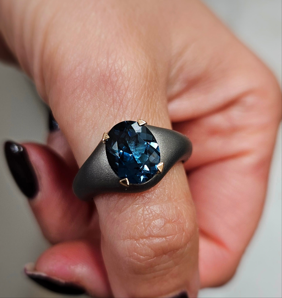 ANELLO IN TITANIO E PIETRA PREZIOSA SSL4