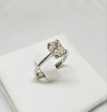 Carica l&#39;immagine nel visualizzatore di Gallery, Anello solitario con Diamante Lab Grown cushion CT 1,52
