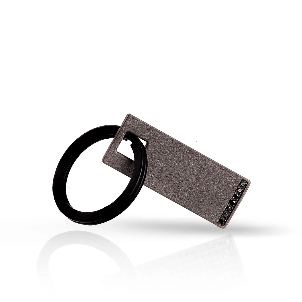PORTACHIAVI IN TITANIO CON TARGHETTA E 7 DIAMANTI BLACK MINPCHT7BTAR