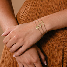 Carica l'immagine nel visualizzatore di Gallery, Bracciale Saldato in Titanio con Targhetta Quadrata in Oro da Incidere
