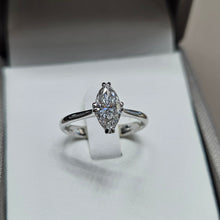 Carica l&#39;immagine nel visualizzatore di Gallery, Anello solitario Marquise lab grown diamond
