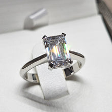 Carica l&#39;immagine nel visualizzatore di Gallery, Anello solitario Lab grown diamond emerald ct 2,04
