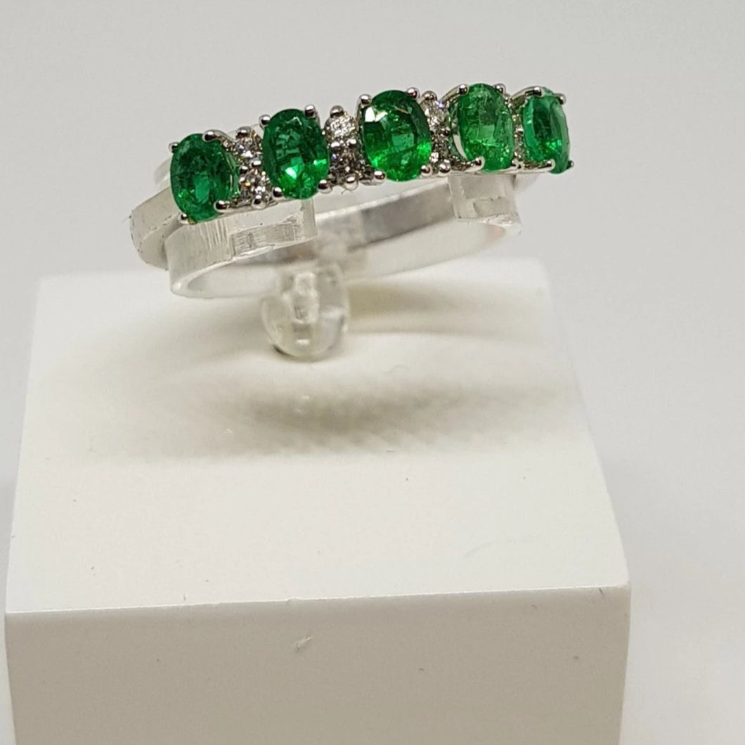 Anello riviera con smeraldi