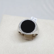 ANELLO A SCUDO IN ORO BIANCO CON DIAMANTI E ONICE