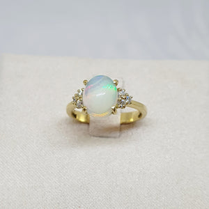 ANELLO IN ORO GIALLO CON DIAMANTI E OPALE