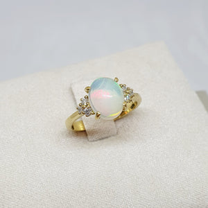 ANELLO IN ORO GIALLO CON DIAMANTI E OPALE
