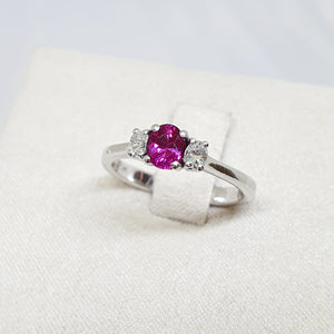 ANELLO IN ORO BIANCO CON DIAMANTI E ZAFFIRO ROSA