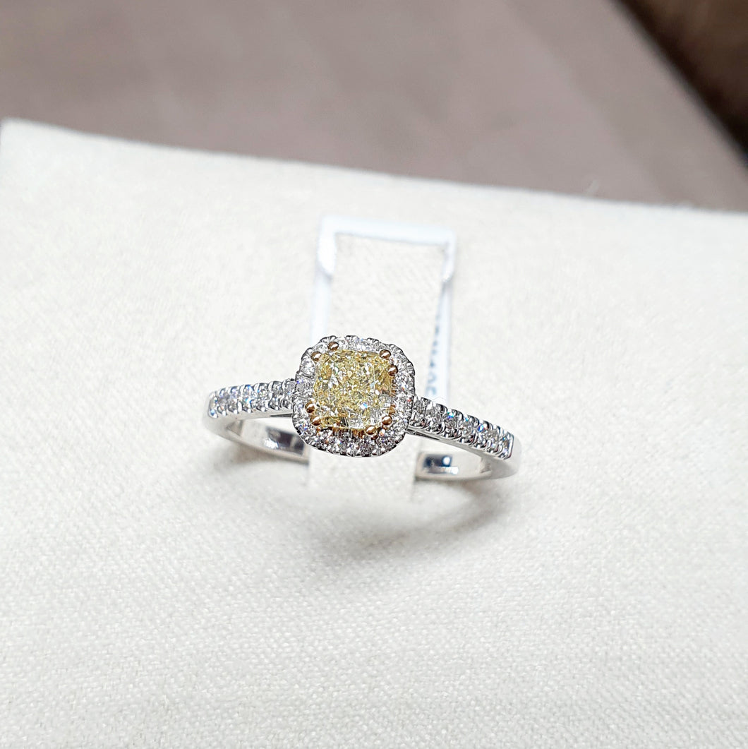 Anello con diamante fancy yellow