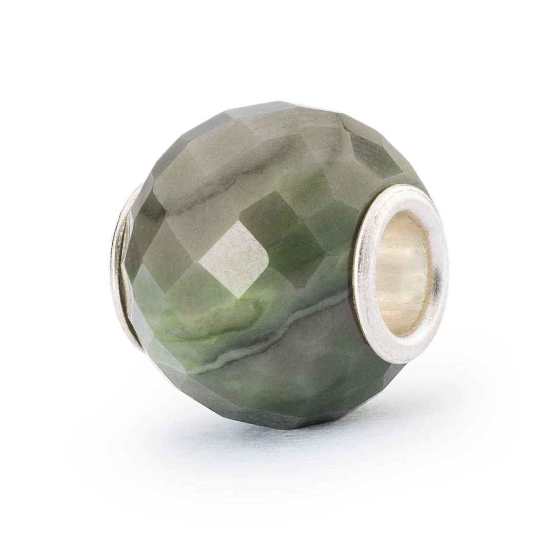 Calcite verde rotonda sfaccettata